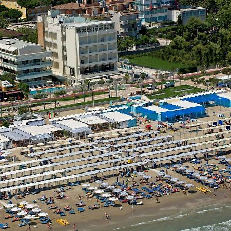 Residence Riccione Beach Apartments Exterior photo